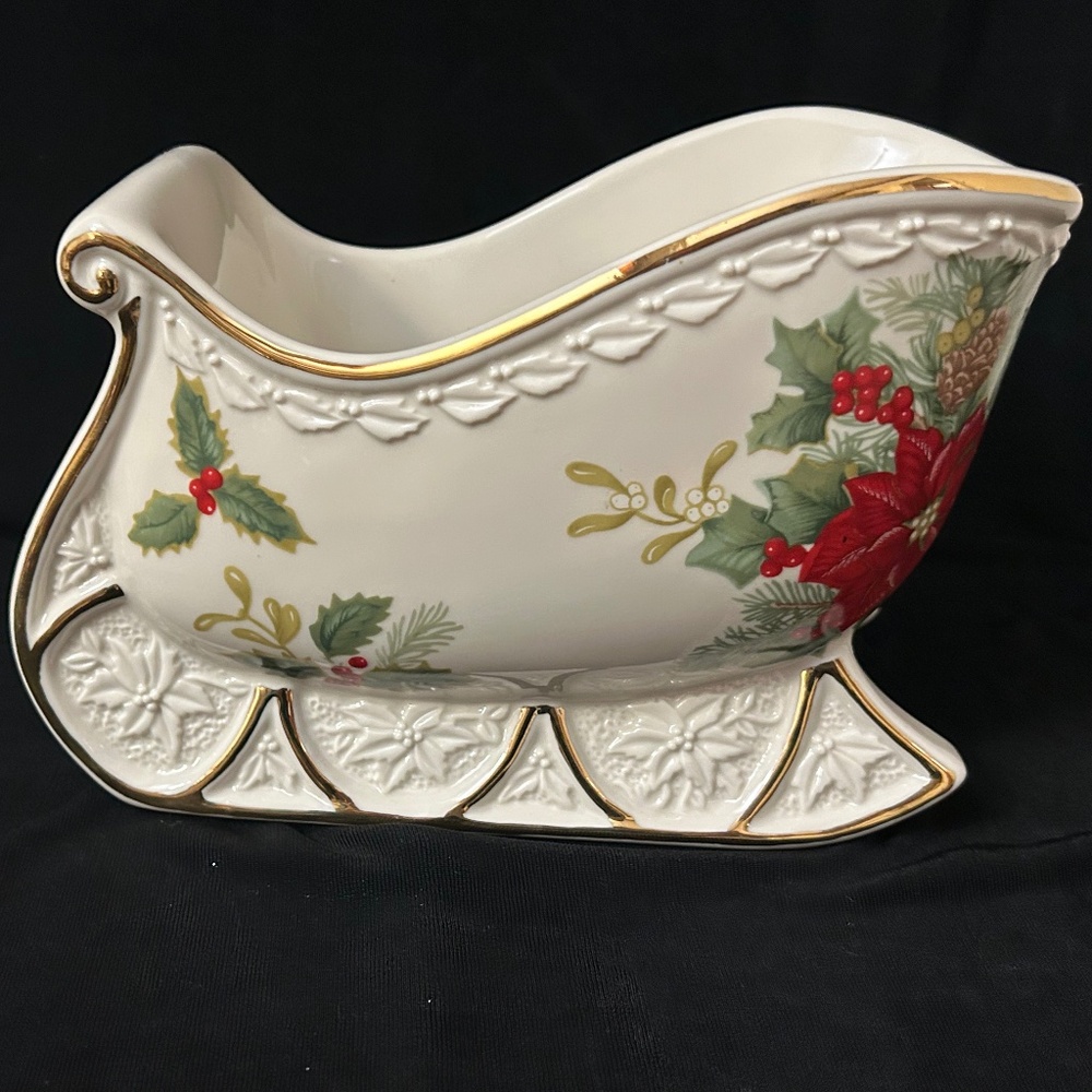 Makasa vintage holly candy sleigh with gold trim